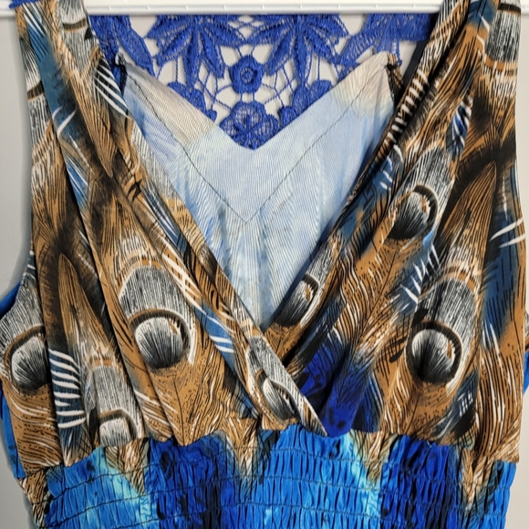 🤑BOGO!🤑 Blue flowy v neck peacock design midi dress - Picture 4 of 7